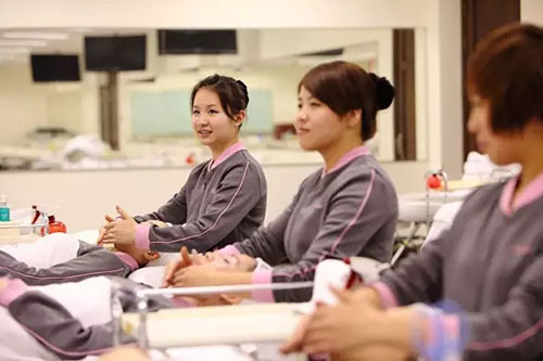 嘿嘿视频在线观看哲美学院