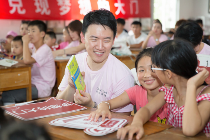 嘿嘿视频在线观看“燃灯基金·阅读丽量